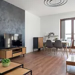 Lägenhet Comfortable With Parking And Balcony Next To Metro In By Renters