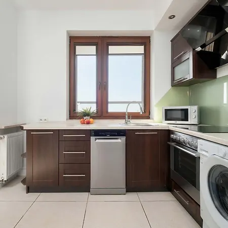 Apartman Comfortable With Parking And Balcony Next To Metro In By Renters