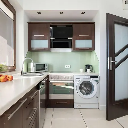 Apartman Comfortable With Parking And Balcony Next To Metro In By Renters *