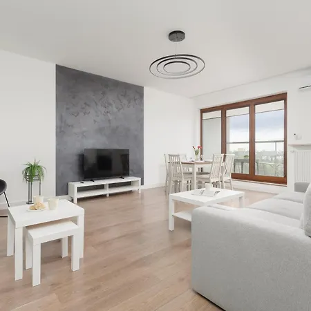 Apartman Comfortable With Parking And Balcony Next To Metro In By Renters Varsó