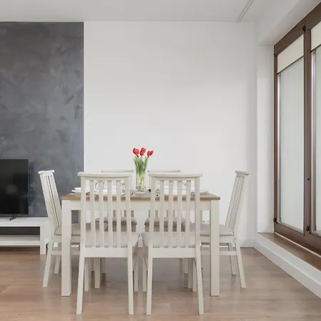 Comfortable With Parking And Balcony Next To Metro In By Renters Apartman Varsó