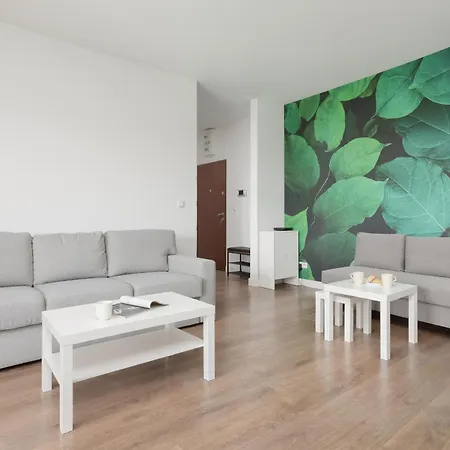 Comfortable With Parking And Balcony Next To Metro In By Renters Varsó