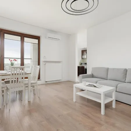 Comfortable With Parking And Balcony Next To Metro In By Renters Apartman Varsó