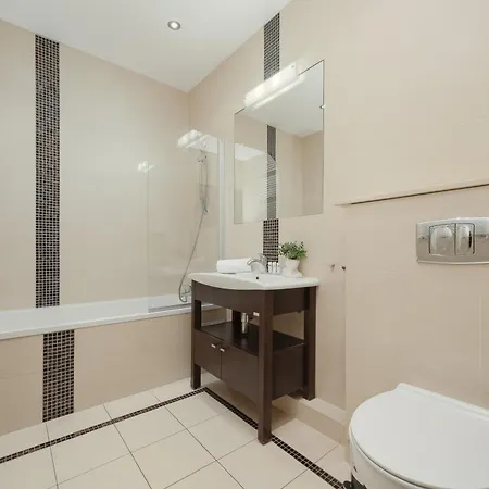 Apartman Comfortable With Parking And Balcony Next To Metro In By Renters