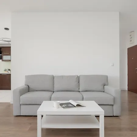 Apartman Comfortable With Parking And Balcony Next To Metro In By Renters *
