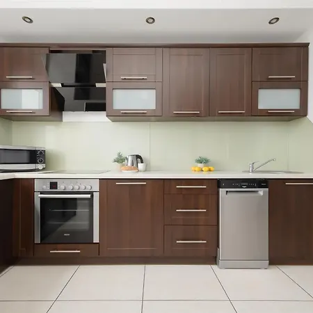 Comfortable With Parking And Balcony Next To Metro In By Renters * Varsó