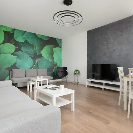 Comfortable With Parking And Balcony Next To Metro In By Renters Apartman *