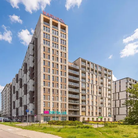 Comfortable With Parking And Balcony Next To Metro In By Renters Apartman